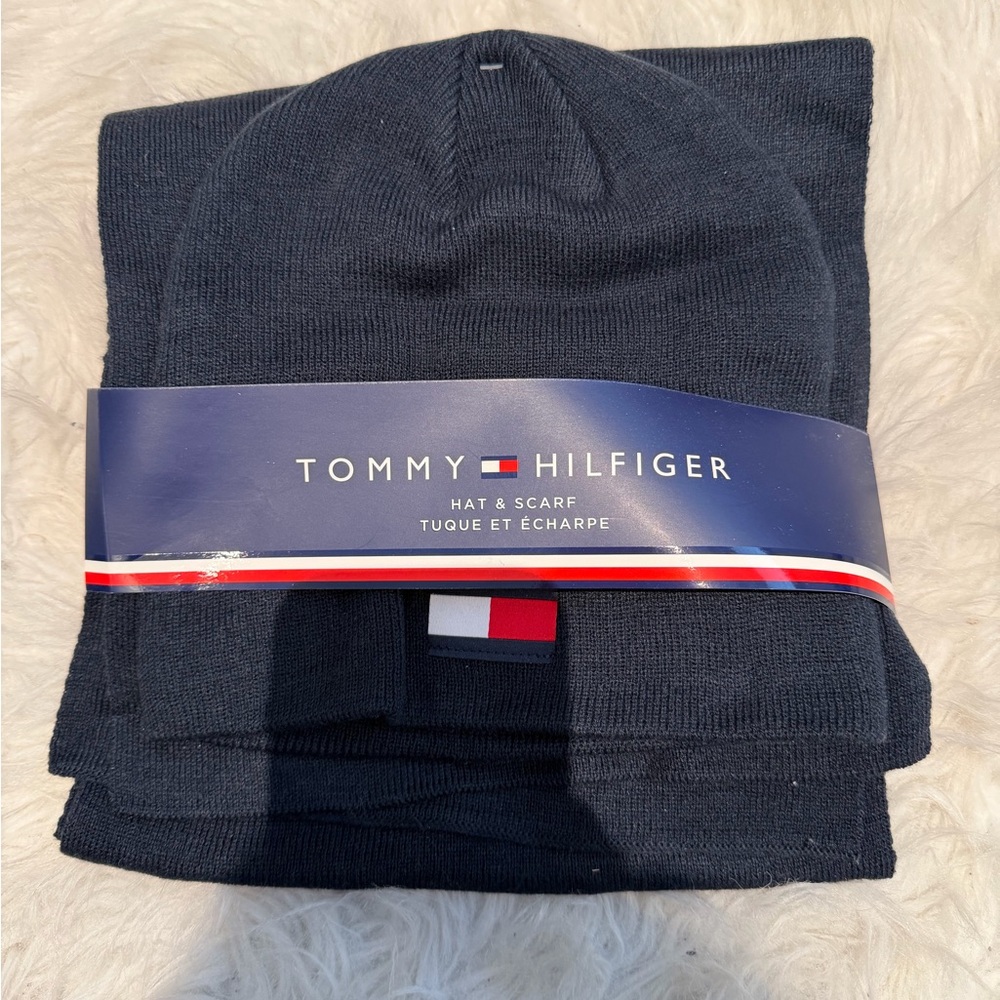 Tommy Hilfiger Men's Navy Knit Hat & Scarf Set